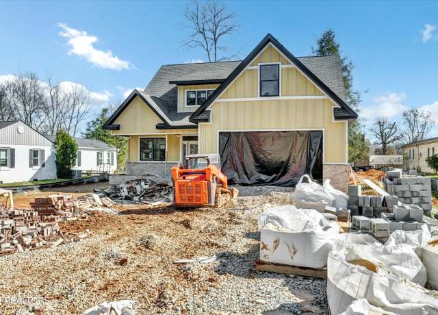 Property at 1212 Redwood Ave, Maryville, TN 37803, 4 beds, 3 baths