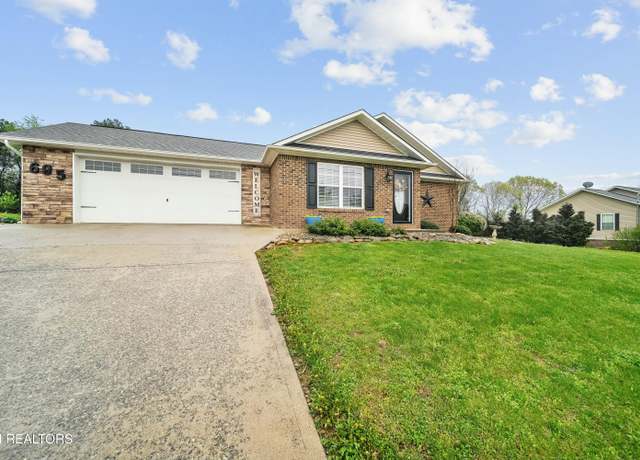 Property at 695 Privet Dr, Dandridge, TN 37725, 3 beds, 2.5 baths