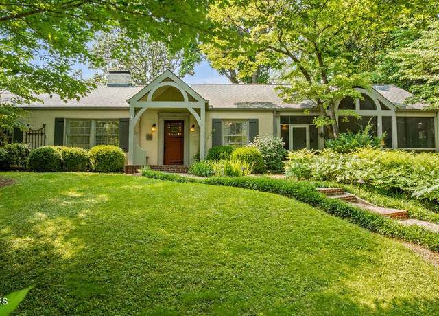 Property at 119 NW Greenbrier Dr, Knoxville, TN 37919, 3 beds, 2.5 baths