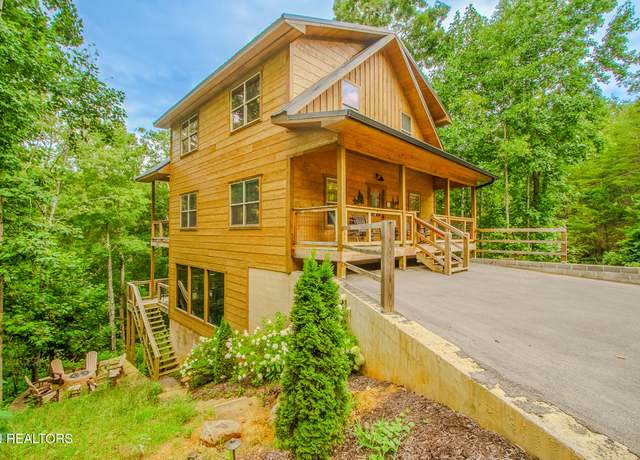 Property at 1543 Bear Valley Rd, Sevierville, TN 37876, 2 beds, 3 baths