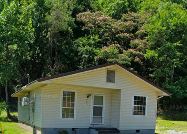 Property at 105 Mudlick Rd, Middlesboro, KY 40965, 3 beds, 1 bath