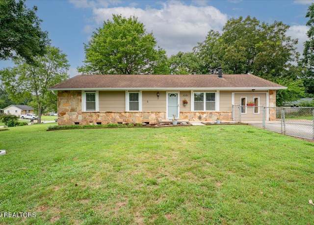 Property at 1101 Jarrett Ln, Knoxville, TN 37923, 3 beds, 1.5 baths