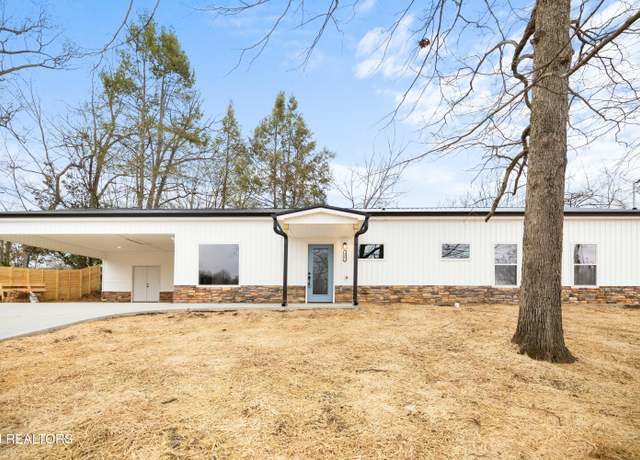 Property at 427 N Houston St, Maryville, TN 37801, 3 beds, 2 baths