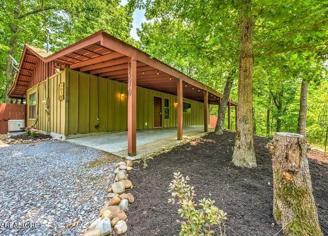 Property at 3570 Old Mountain Rd, Sevierville, TN 37876, 2 beds, 2 baths