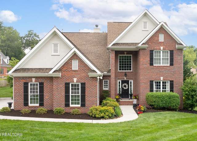 Property at 817 Vista Oaks Ln, Knoxville, TN 37919, 4 beds, 3.5 baths