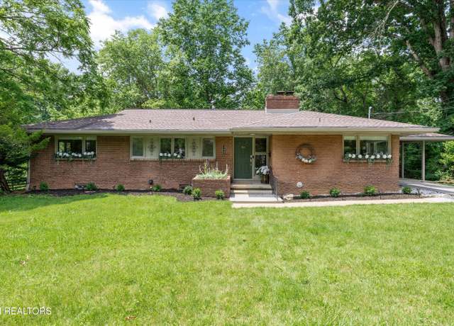 Property at 386 East Dr, Oak Ridge, TN 37830, 5 beds, 3 baths