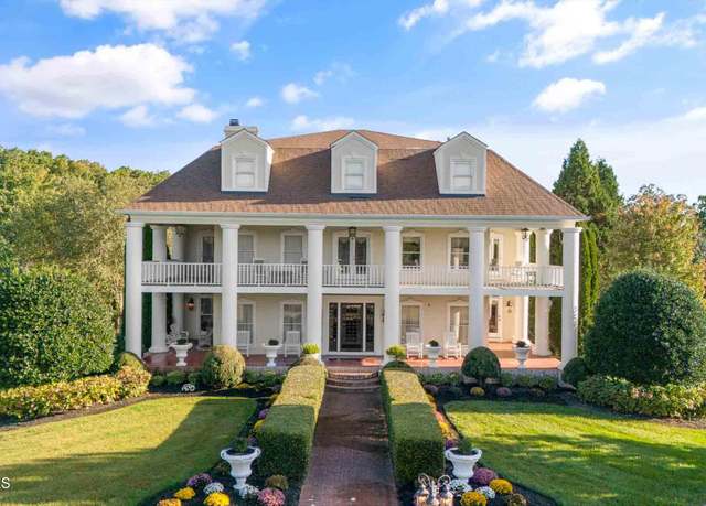 Property at 150 Cedar Grove Rd, Loudon, TN 37774, 4 beds, 7.5 baths