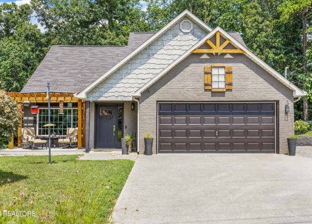 Property at 320 Crestwood Dr, Lenoir City, TN 37771, 3 beds, 2.5 baths