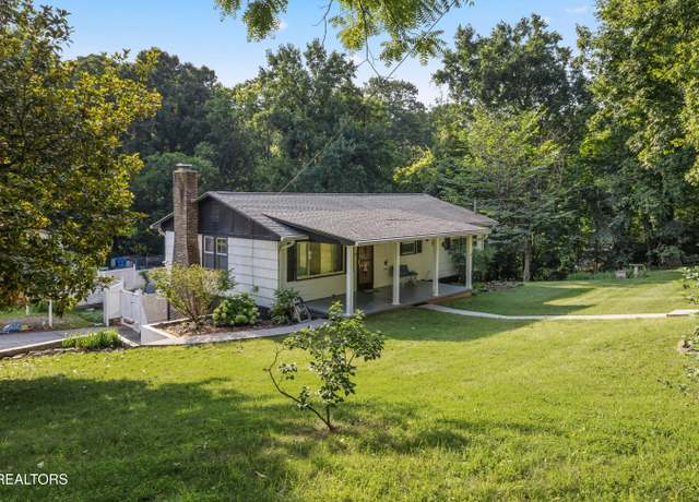 Property at 5814 Blossom Rd, Knoxville, TN 37912, 5 beds, 2.5 baths