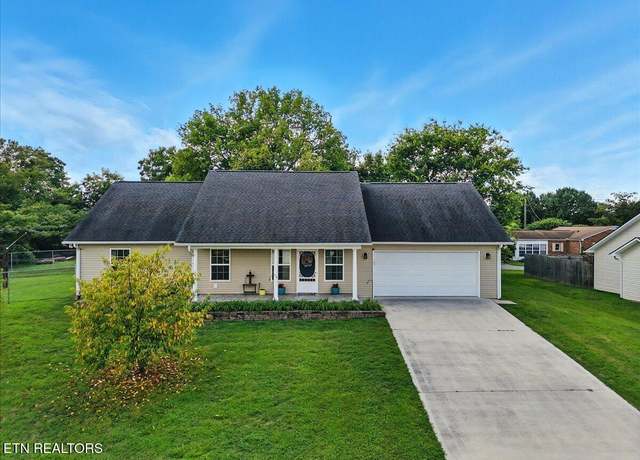 Property at 865 Quietlands Dr, Maryville, TN 37801, 3 beds, 2 baths