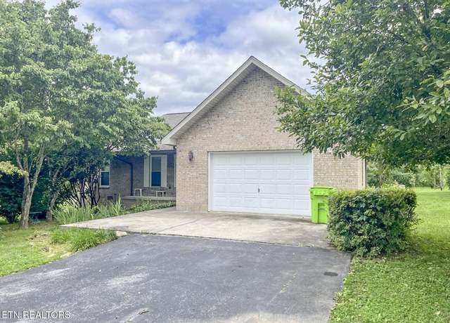 Property at 130 Chestnut Ct, Crossville, TN 38555, 3 beds, 2 baths