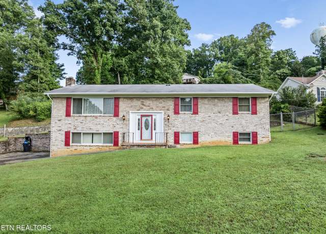 Property at 5021 Ridgemont Dr, Knoxville, TN 37918, 4 beds, 2.5 baths