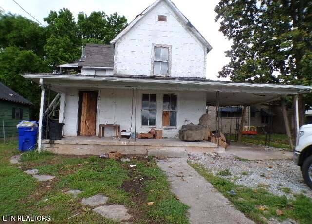 Property at 941 Unaka St, Harriman, TN 37748, 3 beds, 1 bath