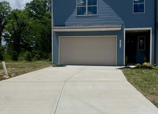 Property at 1823 Bennett Village Dr, Maryville, TN 37804, 3 beds, 2.5 baths