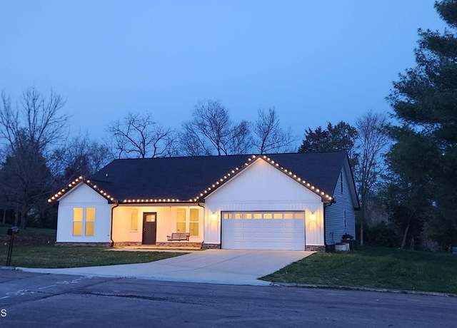 Property at 918 Stonecrest Dr, Maryville, TN 37804, 3 beds, 2.5 baths