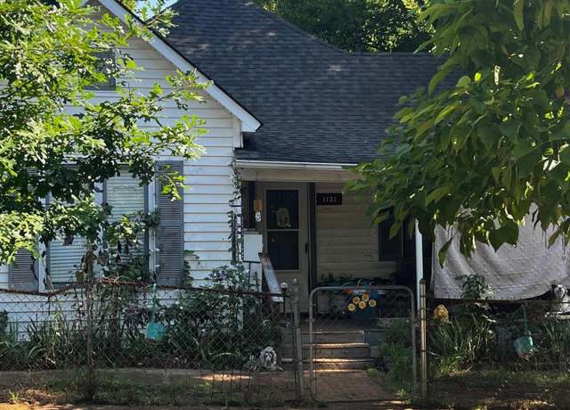 Property at 1121 Overton Pl, Knoxville, TN 37917, 4 beds, 2.5 baths