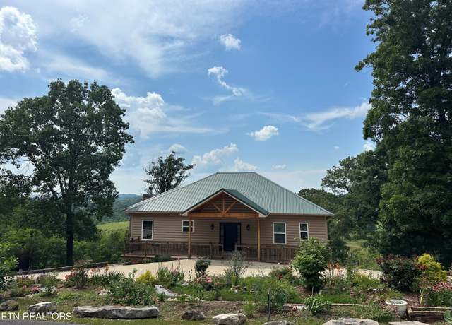 Property at 285 Redwood Dr, Dandridge, TN 37725, 2 beds, 3.5 baths
