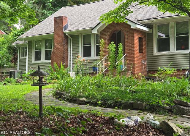 Property at 703 Midlake Dr, Knoxville, TN 37918, 3 beds, 2 baths