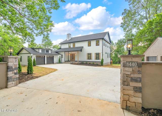 Property at 8440 Lakeland Dr, Lenoir City, TN 37772, 5 beds, 3.5 baths