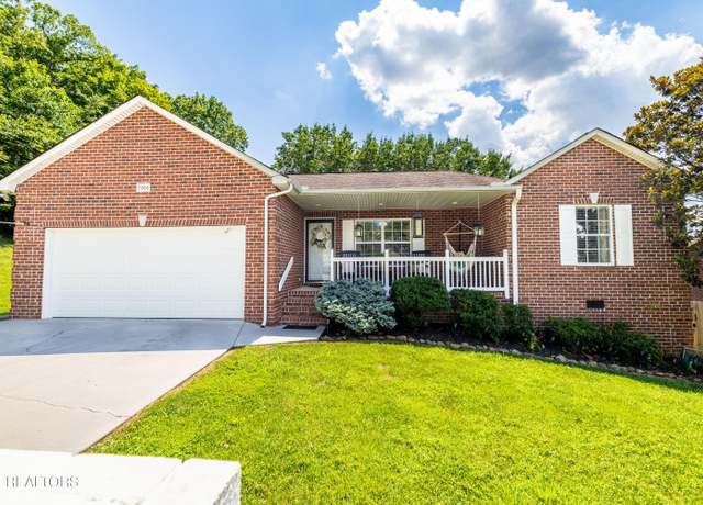 Property at 7005 Wrens Creek Ln, Knoxville, TN 37918, 3 beds, 2 baths