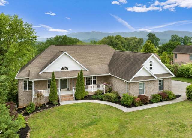 Property at 3818 Crescent Ridge Ct, Maryville, TN 37804, 3 beds, 4 baths