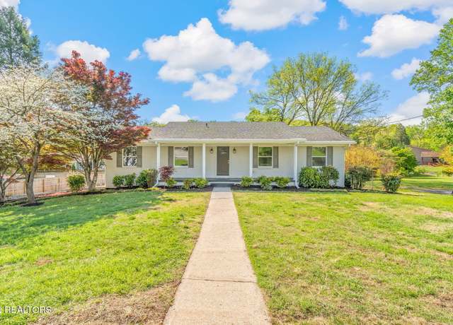 Property at 10504 Blakewood Dr, Knoxville, TN 37922, 3 beds, 2.5 baths
