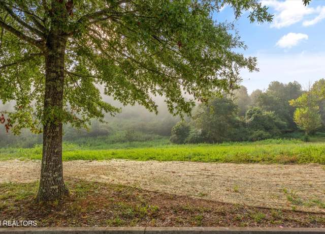 Property at 140 Pineberry East Rd, Oak Ridge, TN 37830