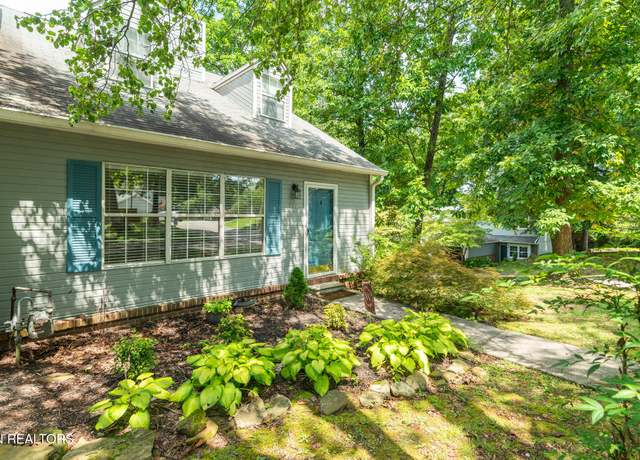 Property at 804 Olde Pioneer Trail Trl, Knoxville, TN 37923, 3 beds, 3 baths
