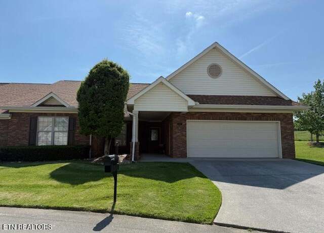 Property at 1016 Belfair Ln, Maryville, TN 37804, 3 beds, 2 baths