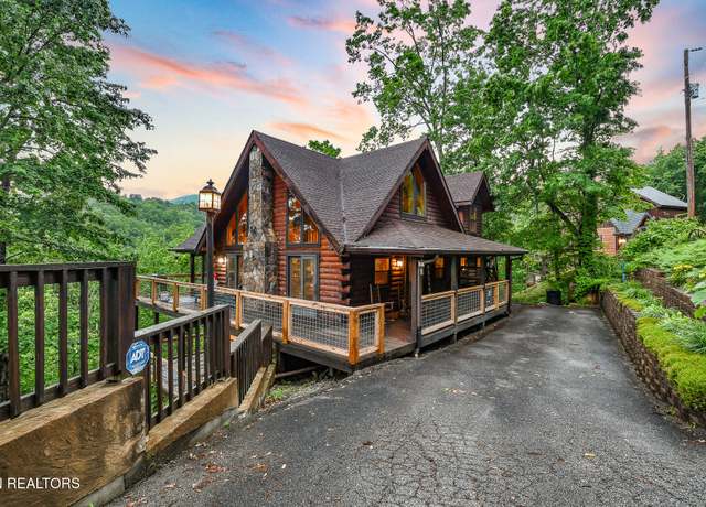 Property at 813 Pine Top Lane Ln, Gatlinburg, TN 37738, 2 beds, 3 baths
