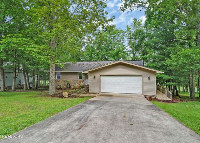Property at 116 Greenwood Rd, Crossville, TN 38558, 3 beds, 2 baths