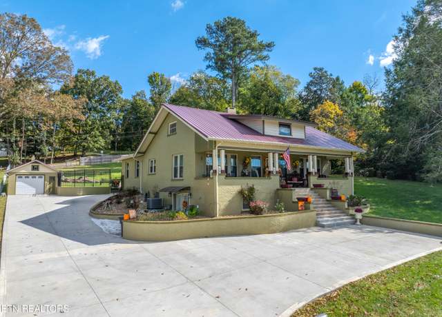 Property at 719 College St, Madisonville, TN 37354, 5 beds, 4.5 baths
