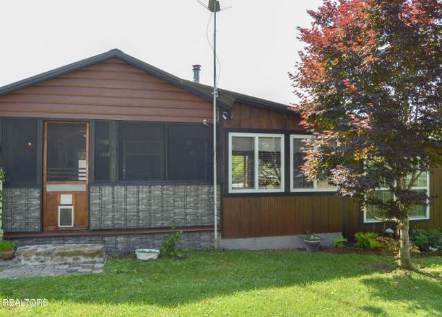 Property at 28 Cottage St, Crossville, TN 38571, 1 bed, 1 bath