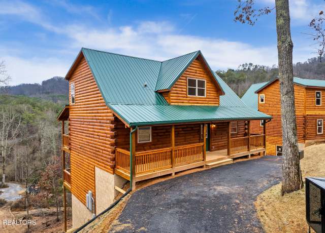 Property at 809 String Run Way, Pigeon Forge, TN 37863, 5 beds, 5 baths