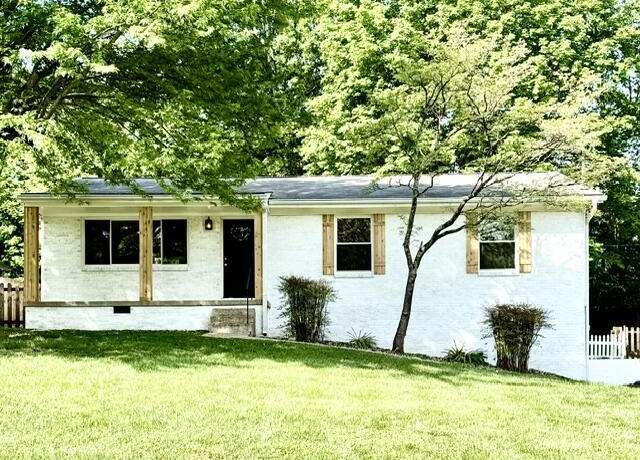Property at 1025 Tranquilla Dr, Knoxville, TN 37919, 4 beds, 2 baths