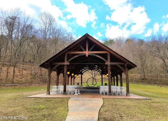 Property at 801/805 Hardin Ln, Sevierville, TN 37862, 4 beds, 4 baths