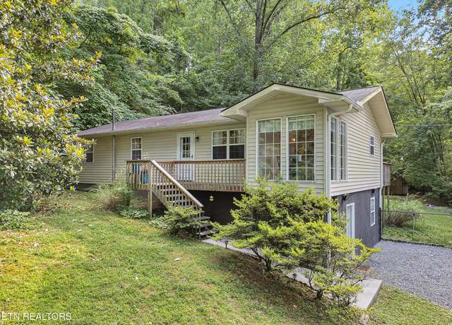 Property at 6923 Hurst Ln, Knoxville, TN 37918, 3 beds, 2 baths