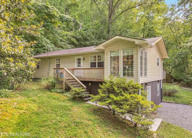 Property at 6923 Hurst Ln, Knoxville, TN 37918, 3 beds, 2 baths