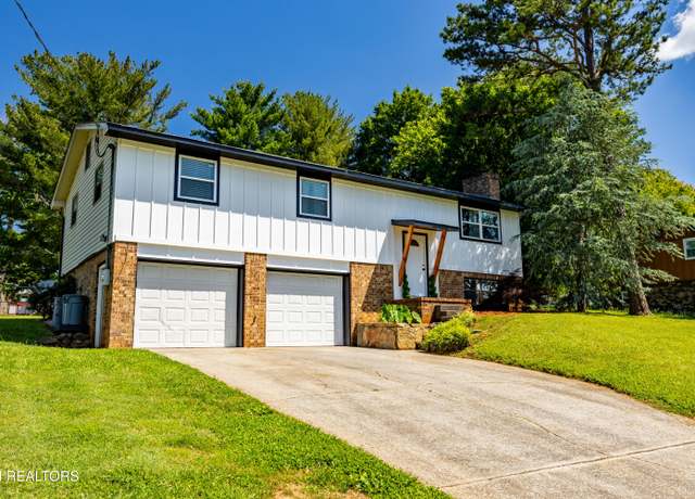 Property at 2136 Colonial Cir, Maryville, TN 37803, 3 beds, 2 baths