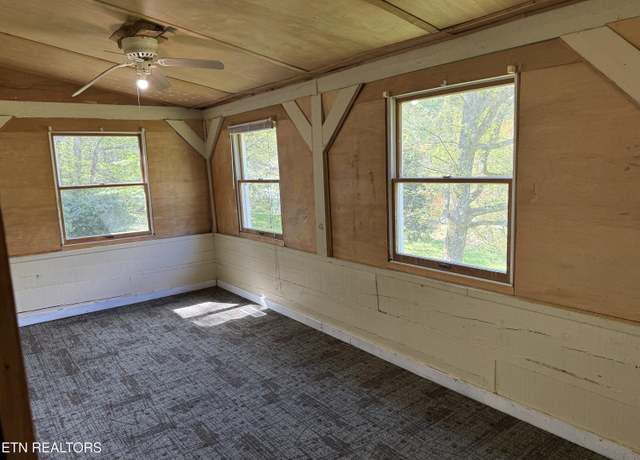 Property at 801 Little Dogwood Rd, Kingston, TN 37763, 3 beds, 2 baths