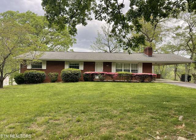 Property at 405 Highland View Dr, Knoxville, TN 37920, 4 beds, 3.5 baths