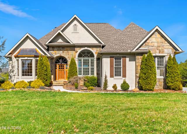 Property at 230 Conkinnon Dr, Lenoir City, TN 37772, 5 beds, 3.5 baths