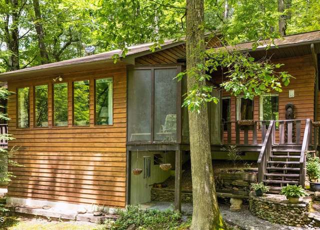 Property at 2537 Waldens Creek Rd, Sevierville, TN 37862, 2 beds, 2 baths