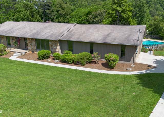 Property at 324 Trossachs Ln, Knoxville, TN 37922, 3 beds, 3 baths