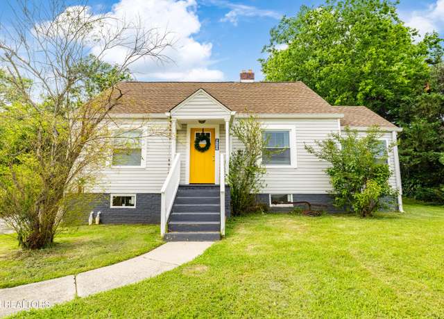 Property at 919 Montgomery Ln, Maryville, TN 37803, 3 beds, 2 baths