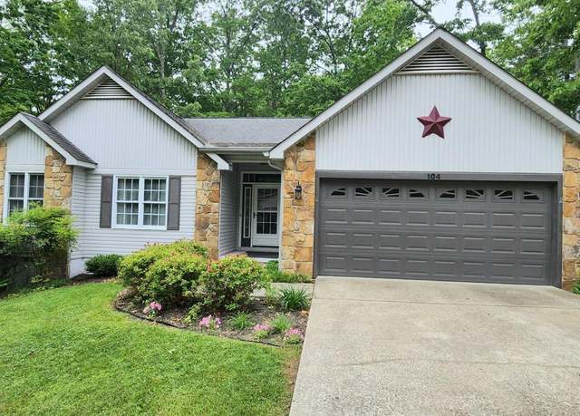 Property at 104 Glenwood Dr, Crossville, TN 38558, 3 beds, 2 baths