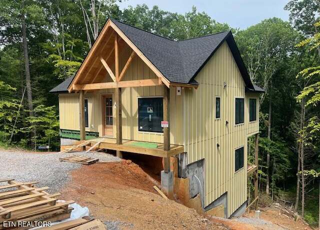 Property at 106 Fairway Cir, Townsend, TN 37882, 3 beds, 2.5 baths
