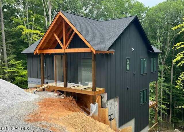 Property at 106 Fairway Cir, Townsend, TN 37882, 3 beds, 2.5 baths