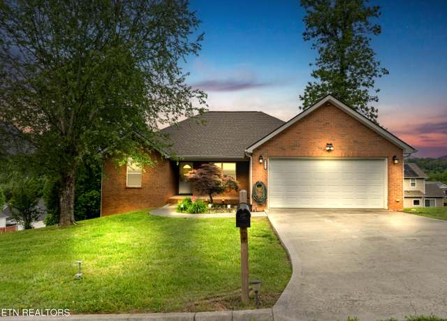 Property at 8135 Chestnut Hill Ln, Knoxville, TN 37924, 3 beds, 3 baths