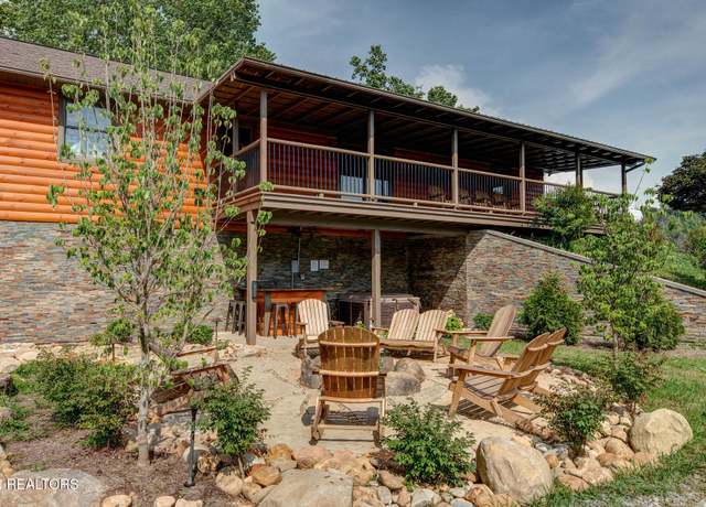 Property at 1445 Clabo Hollow Rd, Sevierville, TN 37876, 2 beds, 3 baths